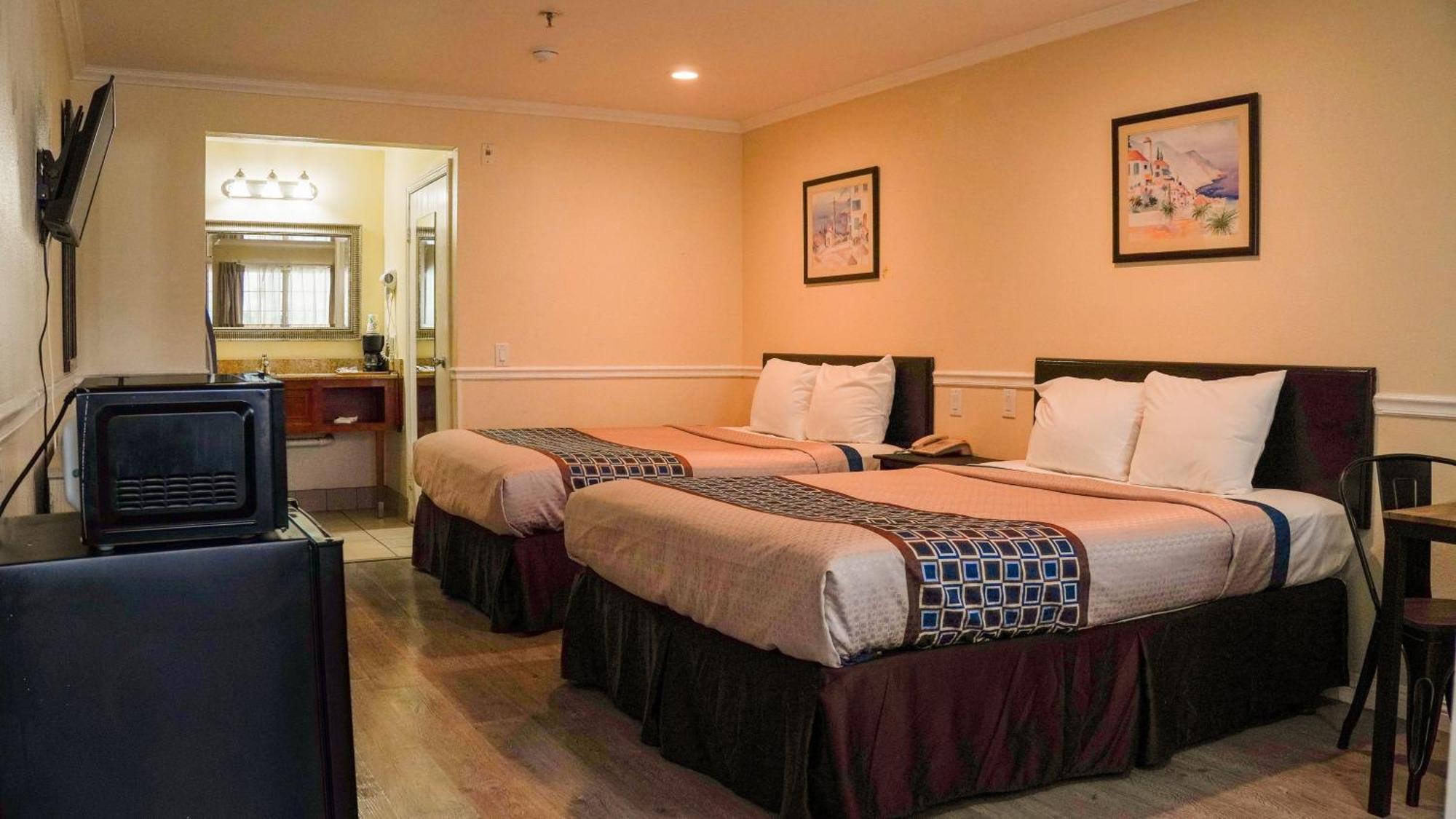 Queen Room Two Queen Beds